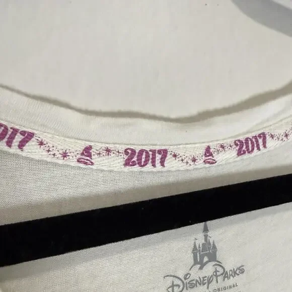 Disney Parks 2017 Cinderella Castle Graphic Tee Rhinestones Women’s Small USA - Picture 8 of 13